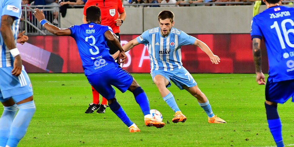 Футбол жирона слован братислава. Футбол жирона слован братислава. Slovan bratislava fc фото с надписью. Ференцварош слован. Футбол жирона слован братислава.